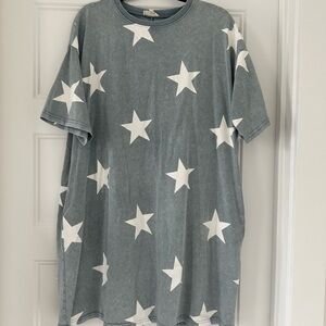 Easel Gray and White Knit Top